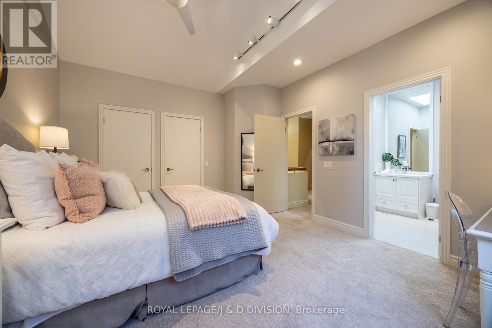42 Munro Boulevard, Toronto, Ontario  M2P 1B9 - Photo 21 - C12125839