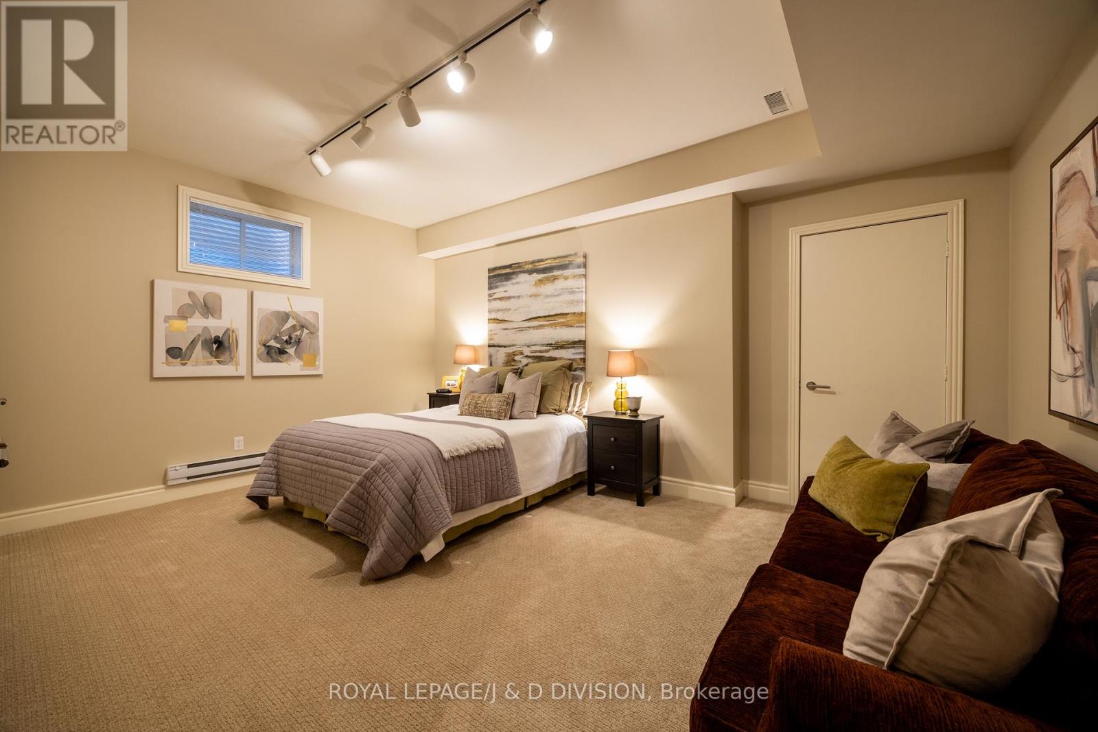 42 Munro Boulevard, Toronto, Ontario  M2P 1B9 - Photo 28 - C12125839