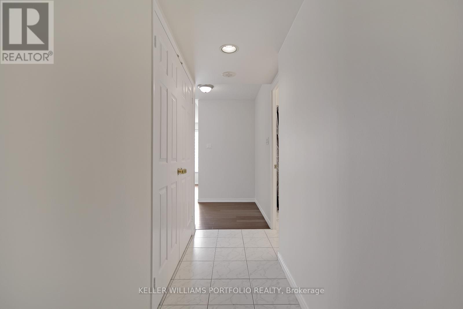 1401 - 887 Bay Street, Toronto, Ontario  M5S 3K4 - Photo 2 - C12125857