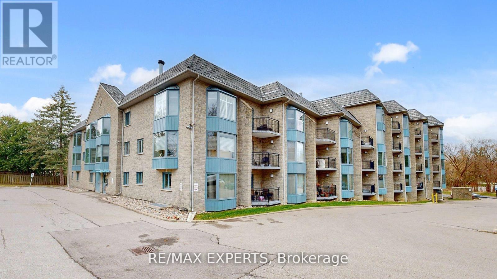 211 - 85 WELLINGTON STREET W, Aurora, Ontario