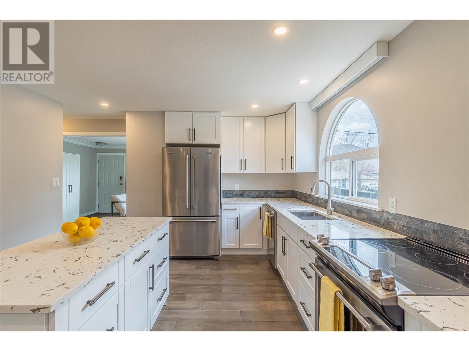1916 SUNNYCREST Avenue, Kamloops, British Columbia