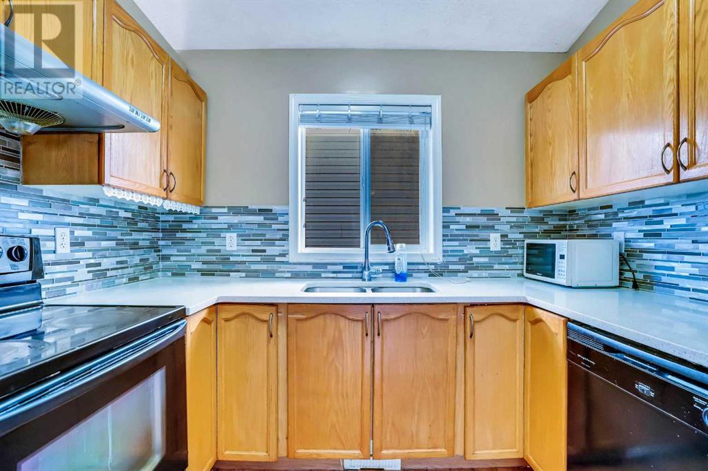 Property at 54 Taracove Road NE image 3
