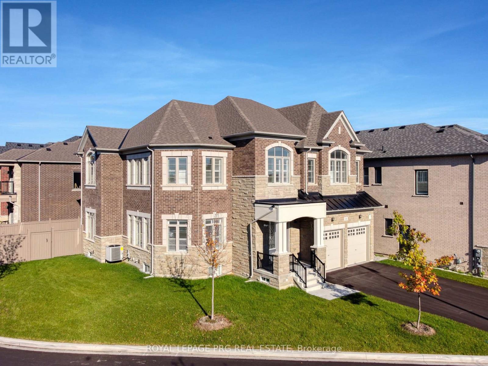 11 Jura Crescent, Brampton, Ontario  L6P 4R3 - Photo 3 - W12125831