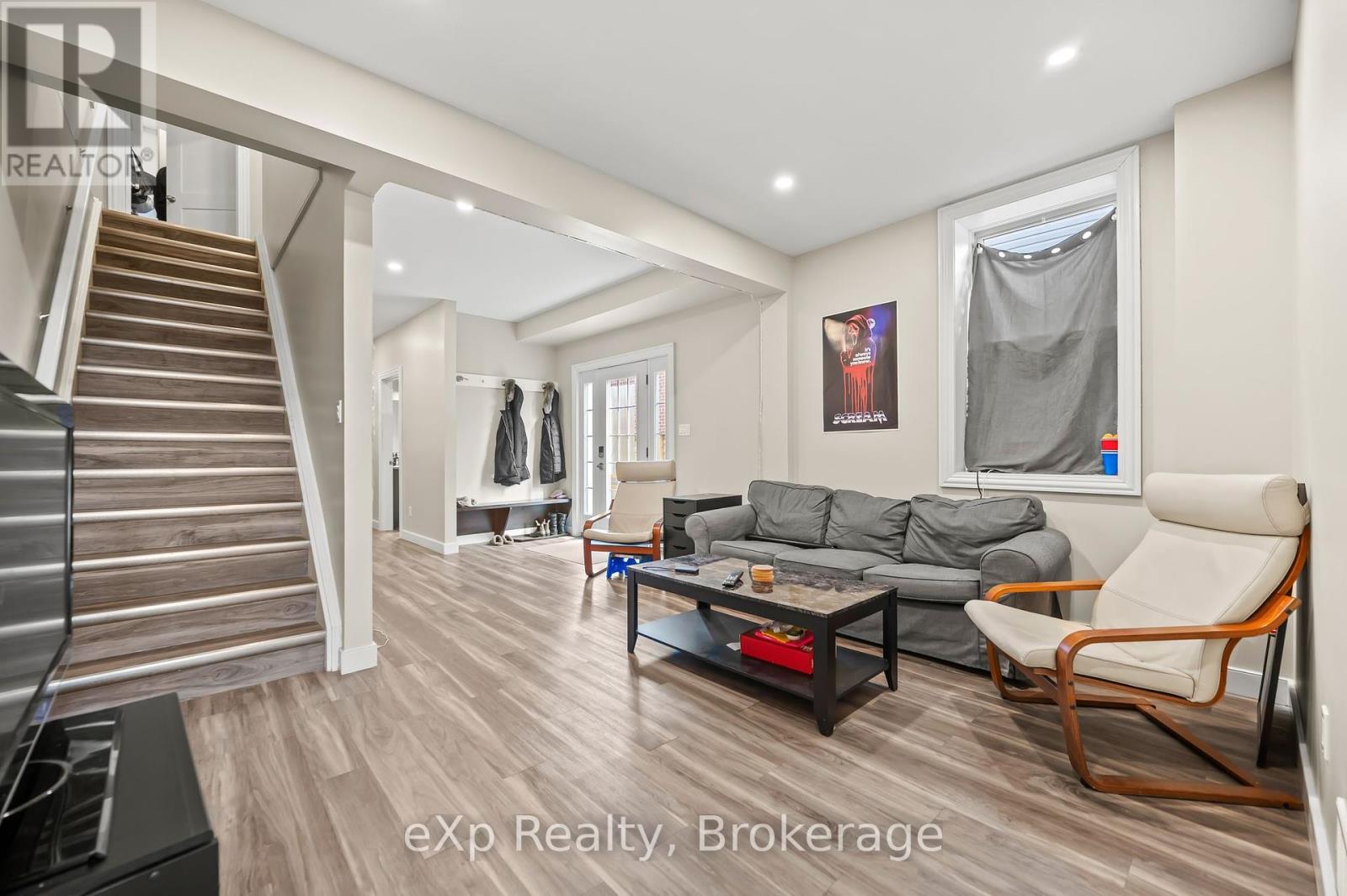 Property at 51 COLLEGE AVENUE W image 2