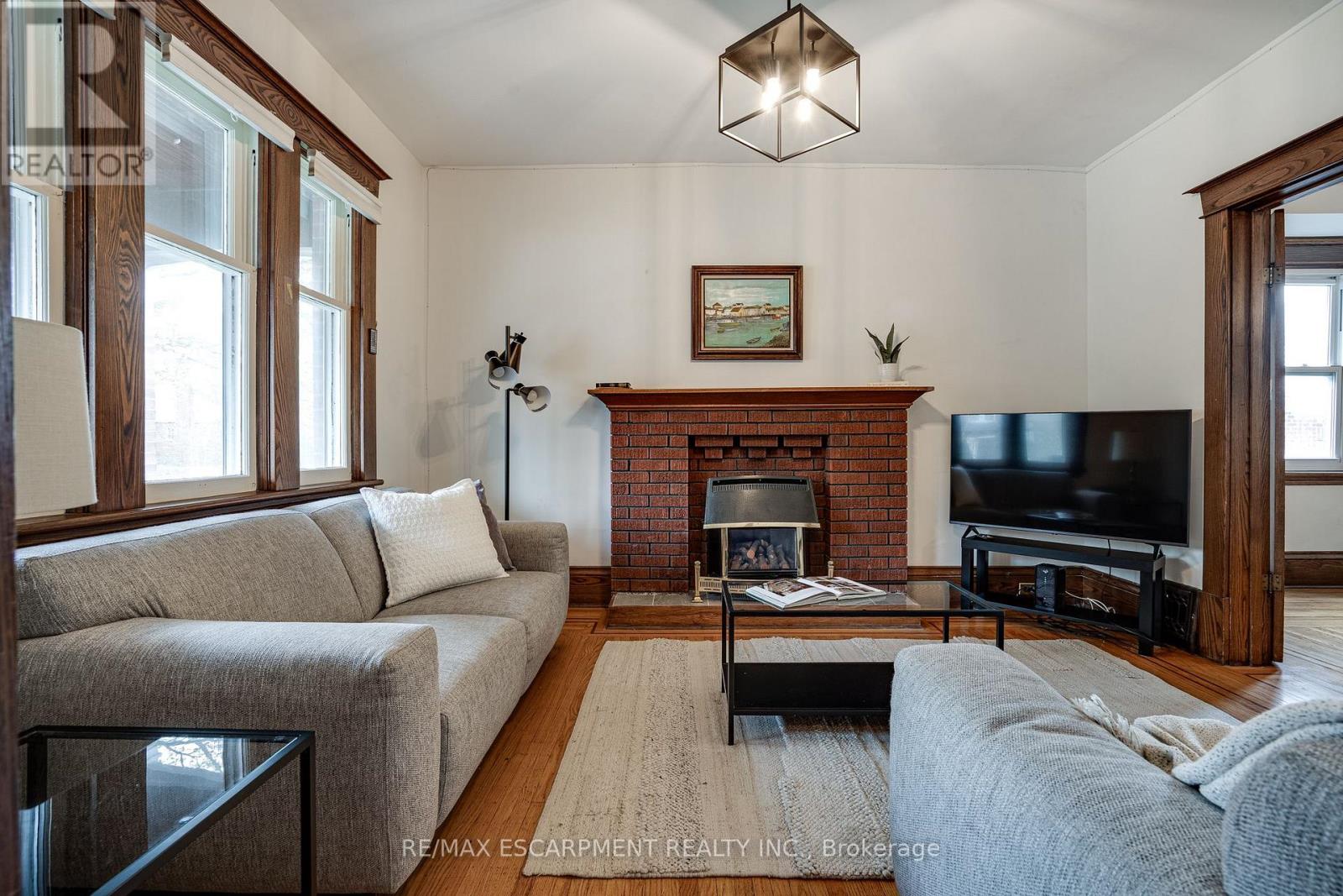 64 South Oval Street, Hamilton, Ontario  L8S 1P8 - Photo 7 - X12125871