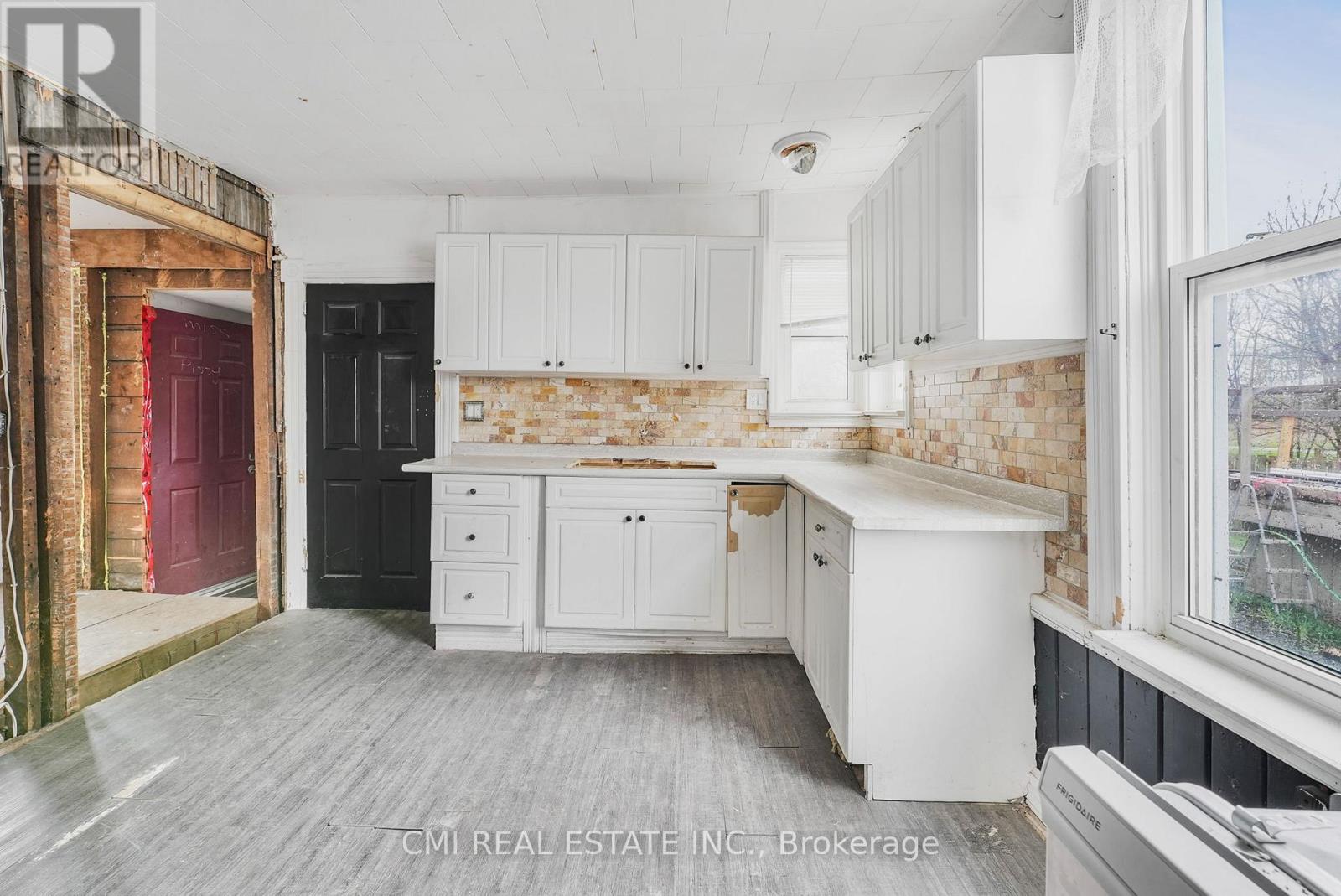94 Hiawatha Street, St. Thomas, Ontario  N5P 2T7 - Photo 11 - X12125877