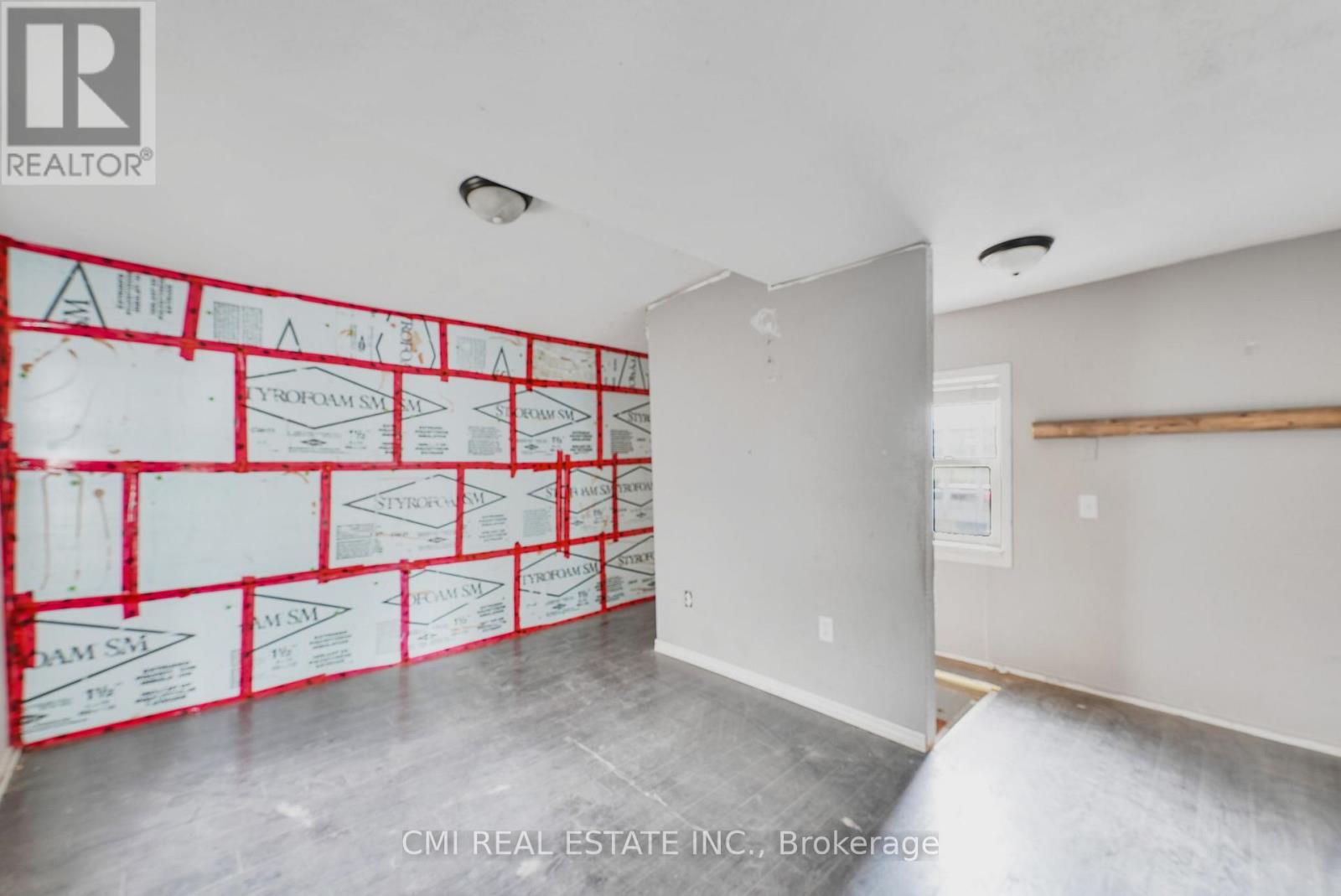 94 Hiawatha Street, St. Thomas, Ontario  N5P 2T7 - Photo 14 - X12125877