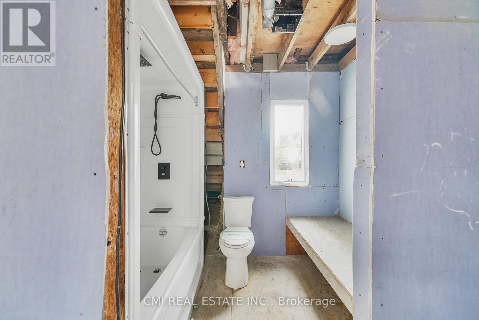 94 Hiawatha Street, St. Thomas, Ontario  N5P 2T7 - Photo 23 - X12125877