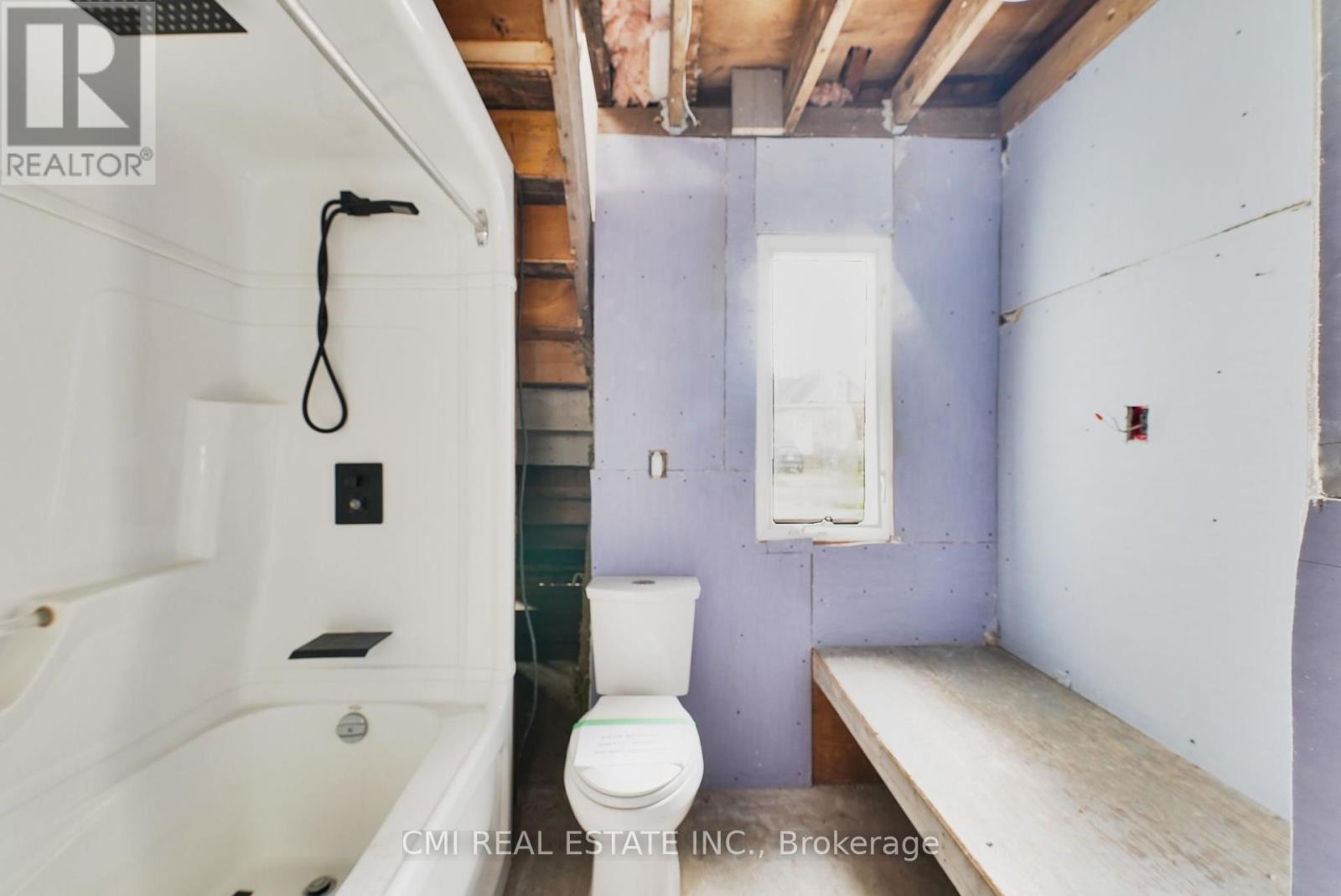 94 Hiawatha Street, St. Thomas, Ontario  N5P 2T7 - Photo 25 - X12125877