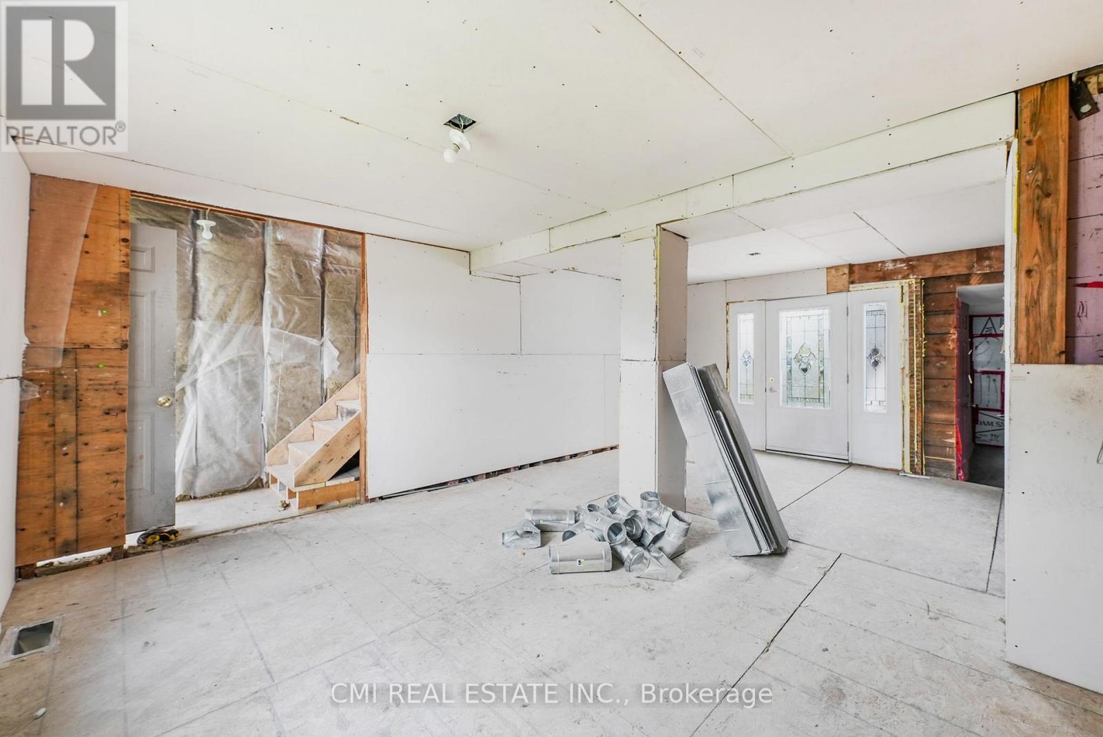 94 Hiawatha Street, St. Thomas, Ontario  N5P 2T7 - Photo 6 - X12125877