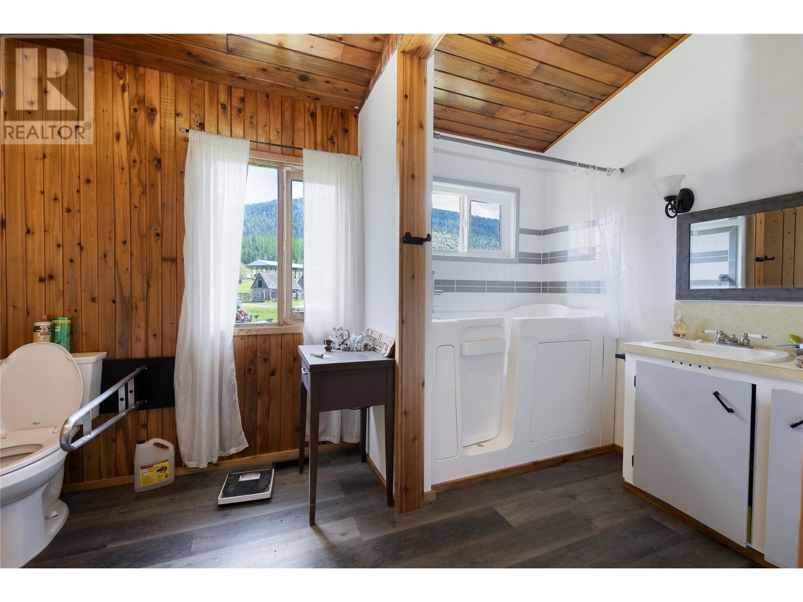 102 Gibson Road, Lumby, British Columbia  V0E 2G1 - Photo 24 - 10346384