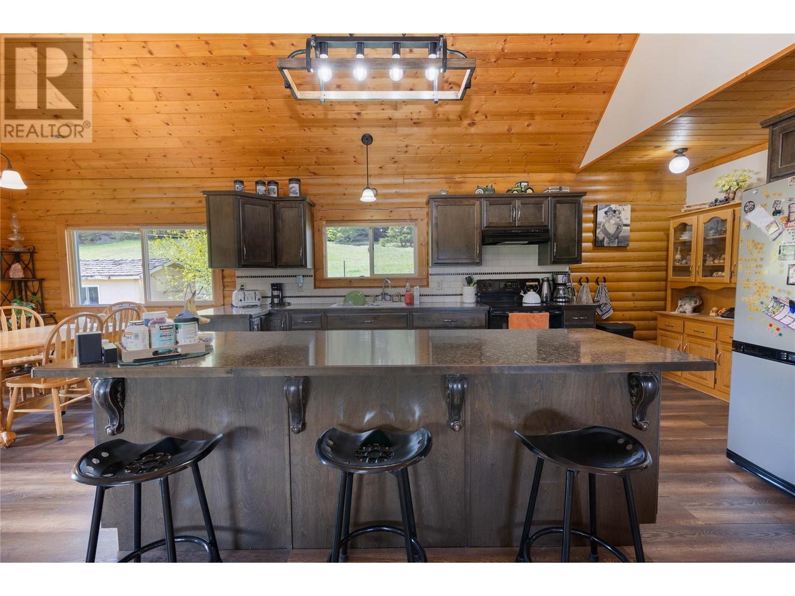 102 Gibson Road, Lumby, British Columbia  V0E 2G1 - Photo 3 - 10346384