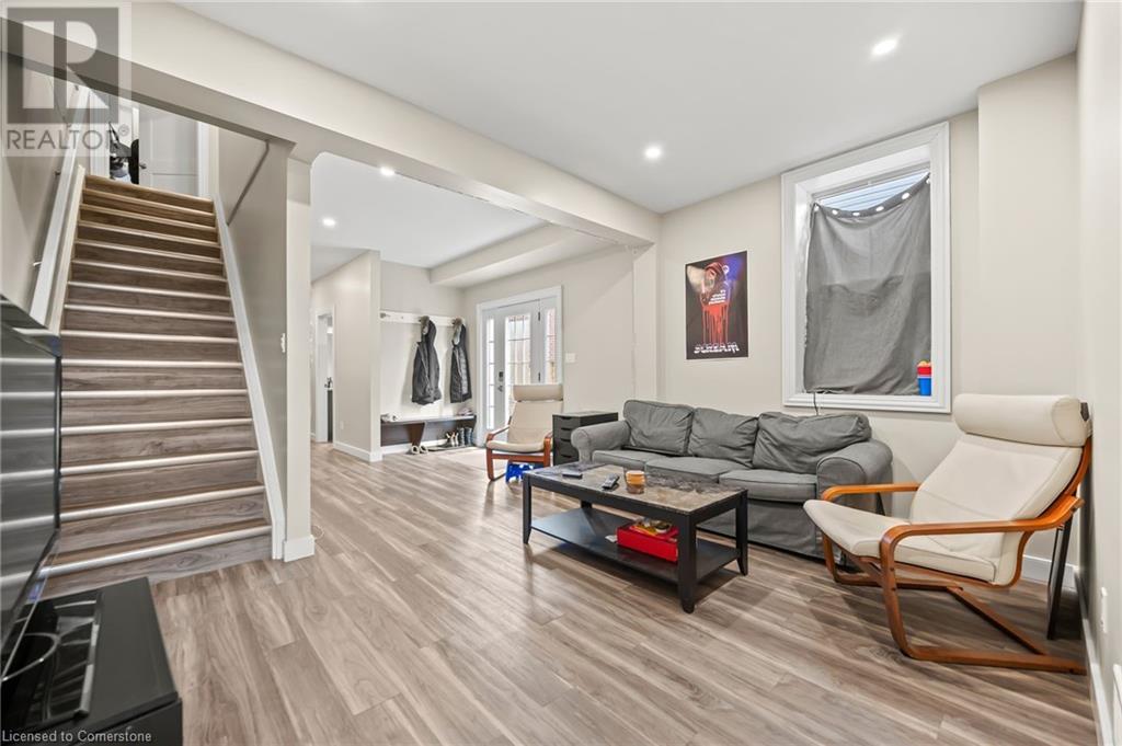 Property at 51 COLLEGE Avenue W image 3