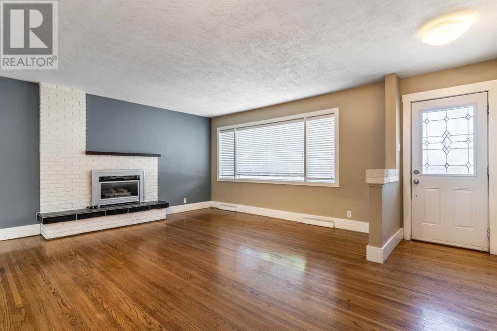 Property at 604 61 Avenue SW image 2
