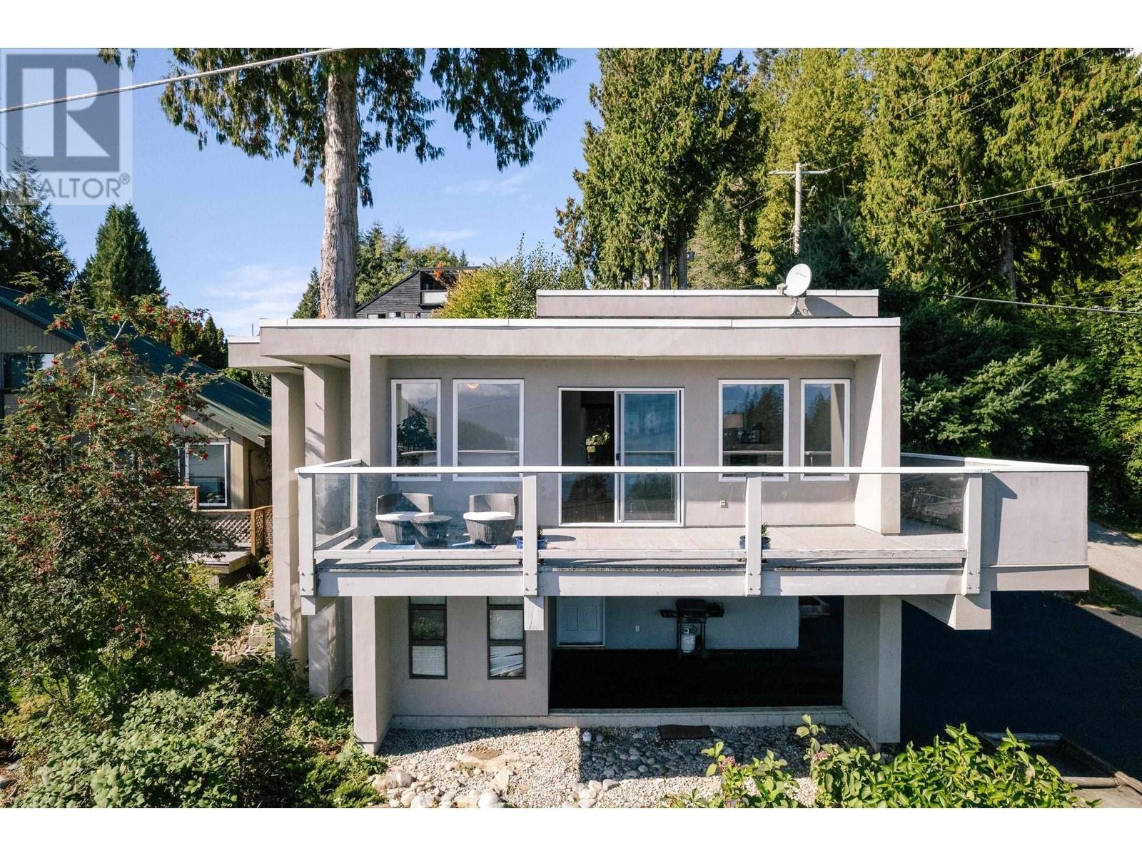 511 Central Avenue, Gibsons, British Columbia  V0N 1V1 - Photo 1 - R2998465