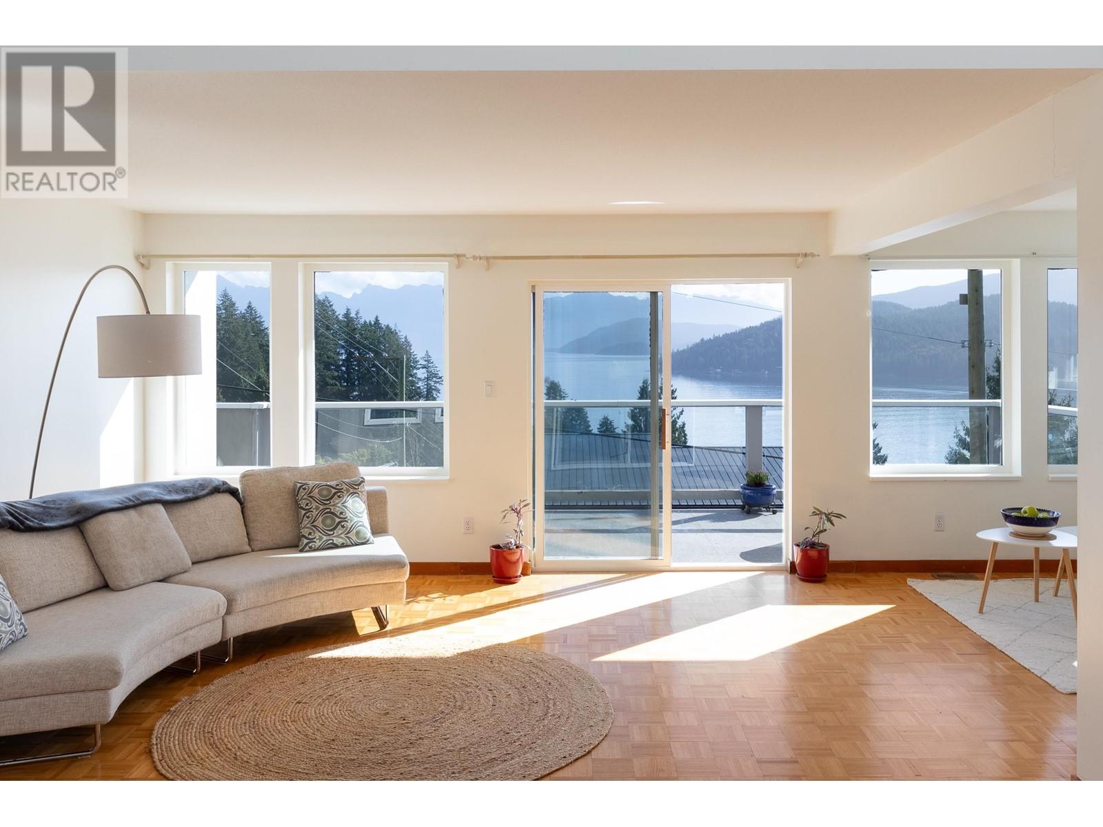 511 Central Avenue, Gibsons, British Columbia  V0N 1V1 - Photo 7 - R2998465