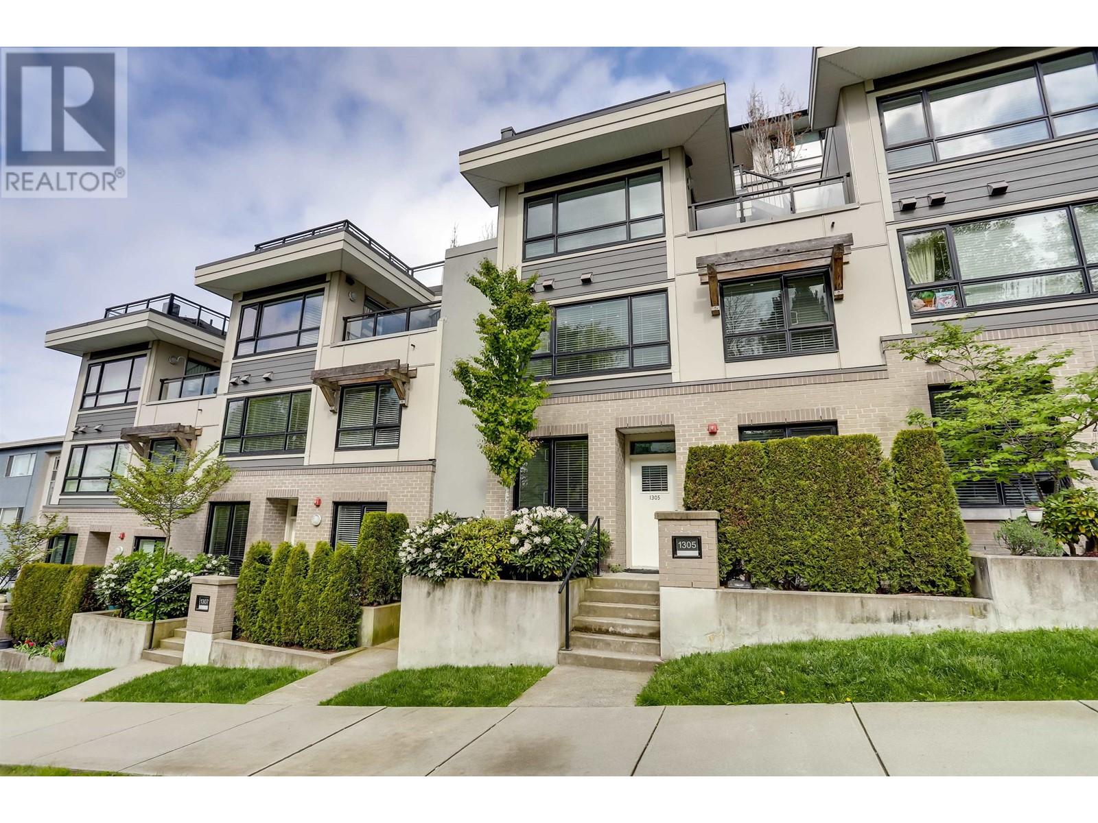 1305 CARIBOO STREET, new westminster, British Columbia V3M1X1