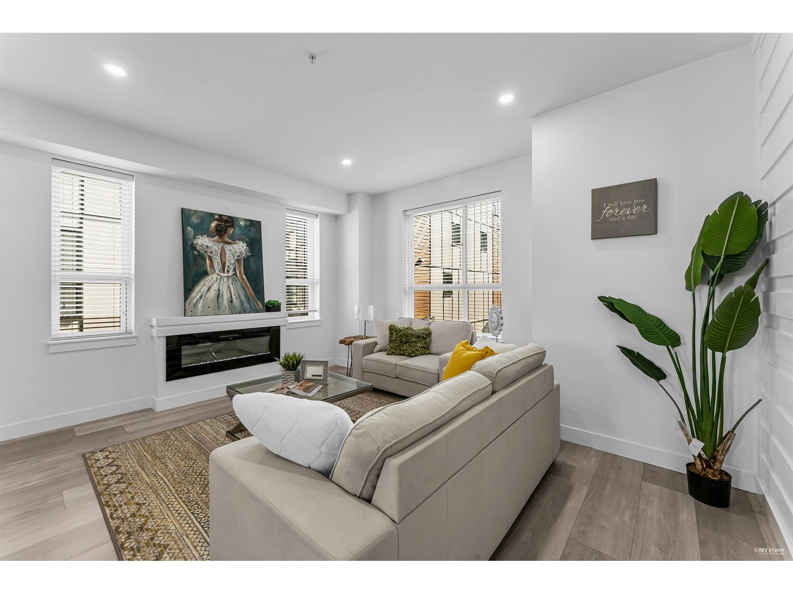 Property at 7 19760 55 AVENUE image 3