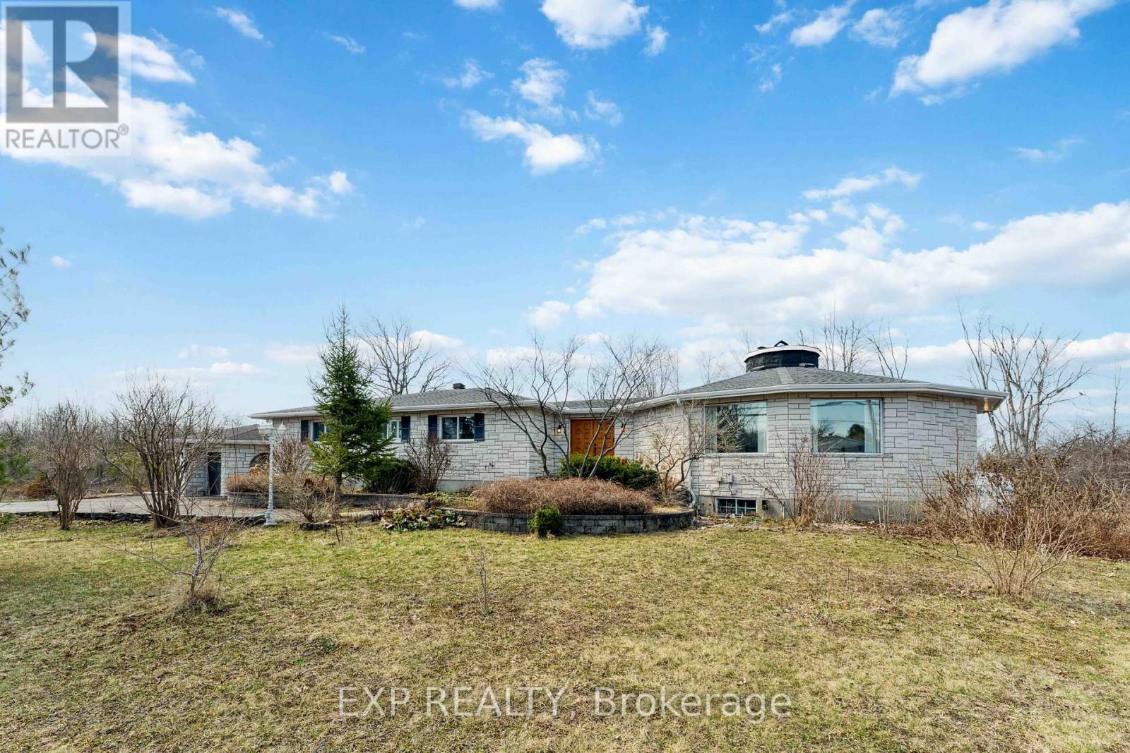 Property at 6974 BANK STREET image 1