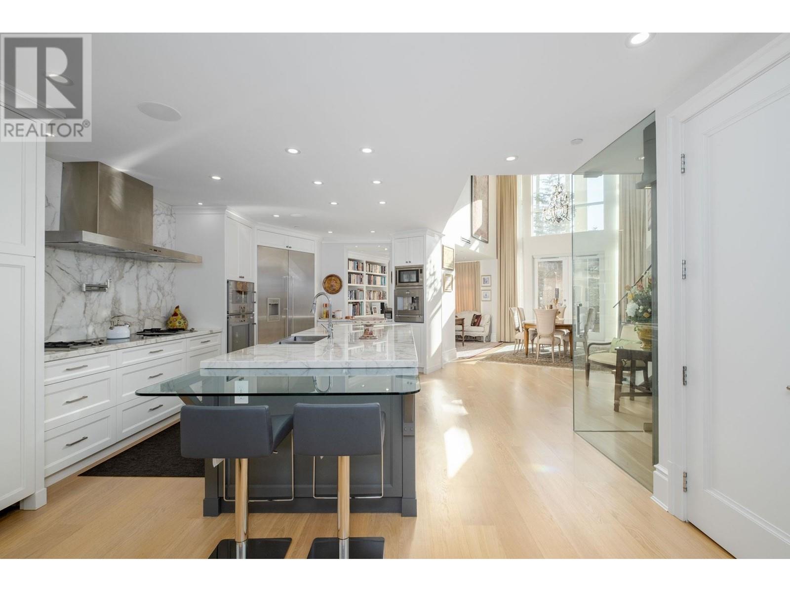 Property at 1258 RICHARDS STREET image 2