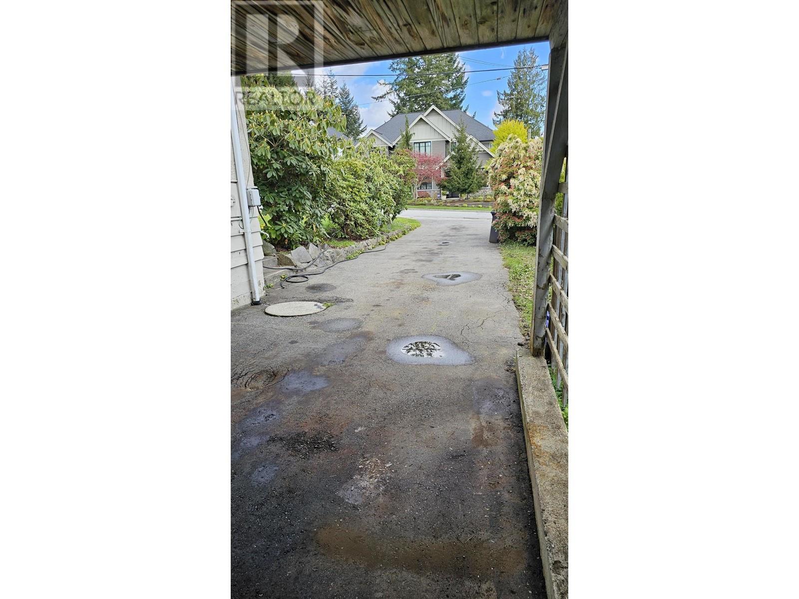 698 Danville Court, Coquitlam, British Columbia  V3J 3H9 - Photo 4 - R2991052