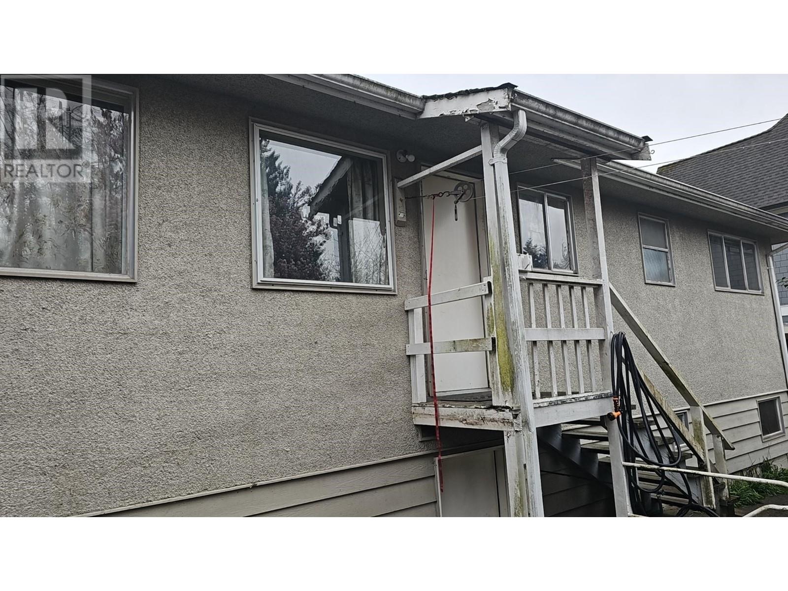 698 Danville Court, Coquitlam, British Columbia  V3J 3H9 - Photo 2 - R2991052