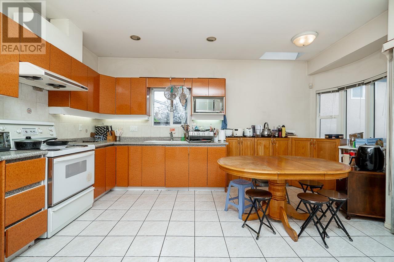 3288 School Avenue, Vancouver, British Columbia  V5R 5N5 - Photo 11 - R2997924