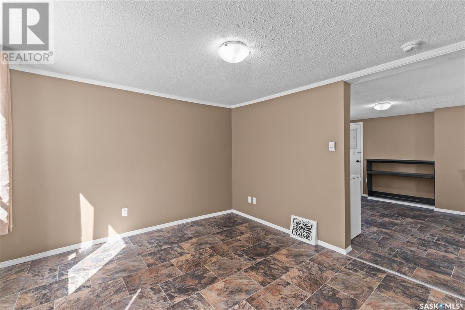 Property at 426 10th STREET E image 3