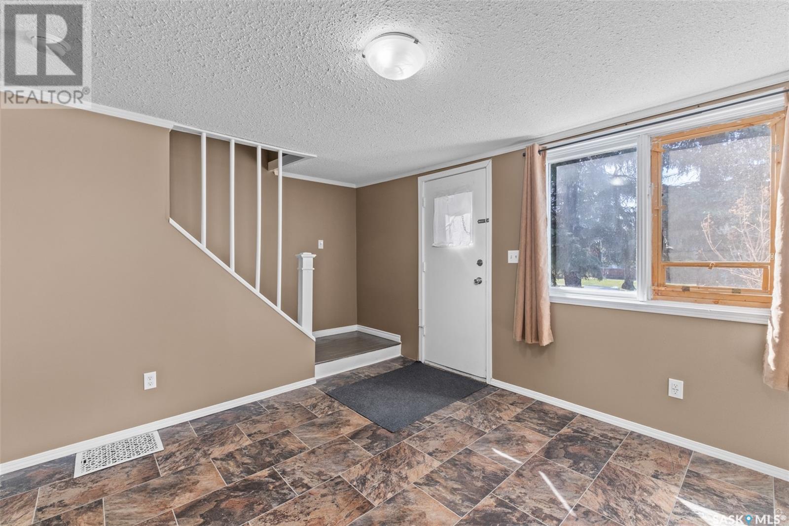 Property at 426 10th STREET E image 4