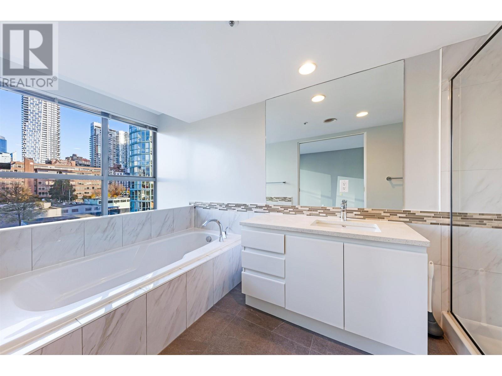 Listing Picture 27 of 30 : 805 1000 BEACH AVENUE, Vancouver / 溫哥華 - 魯藝地產 Yvonne Lu Group - MLS Medallion Club Member