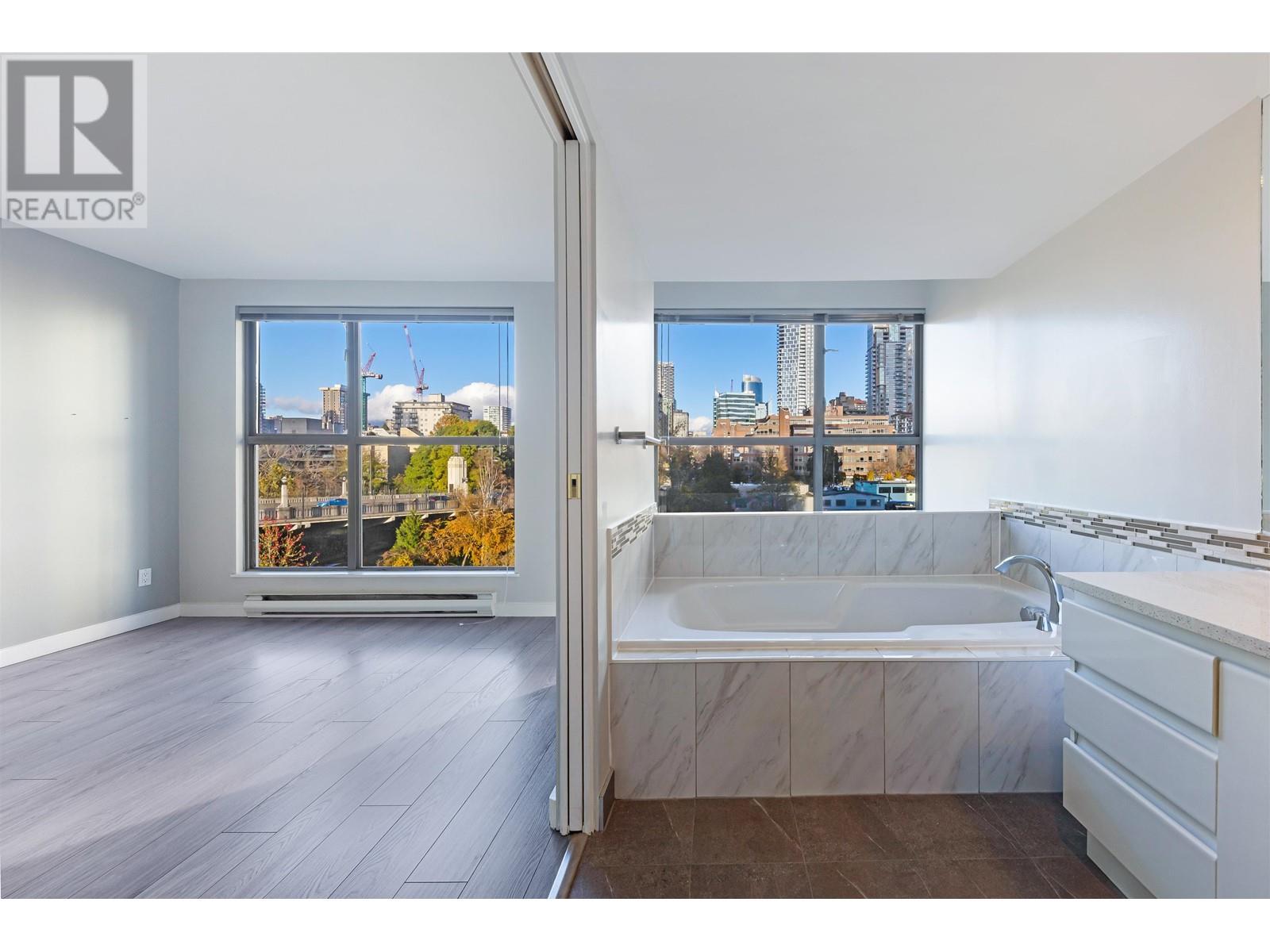 Listing Picture 28 of 30 : 805 1000 BEACH AVENUE, Vancouver / 溫哥華 - 魯藝地產 Yvonne Lu Group - MLS Medallion Club Member