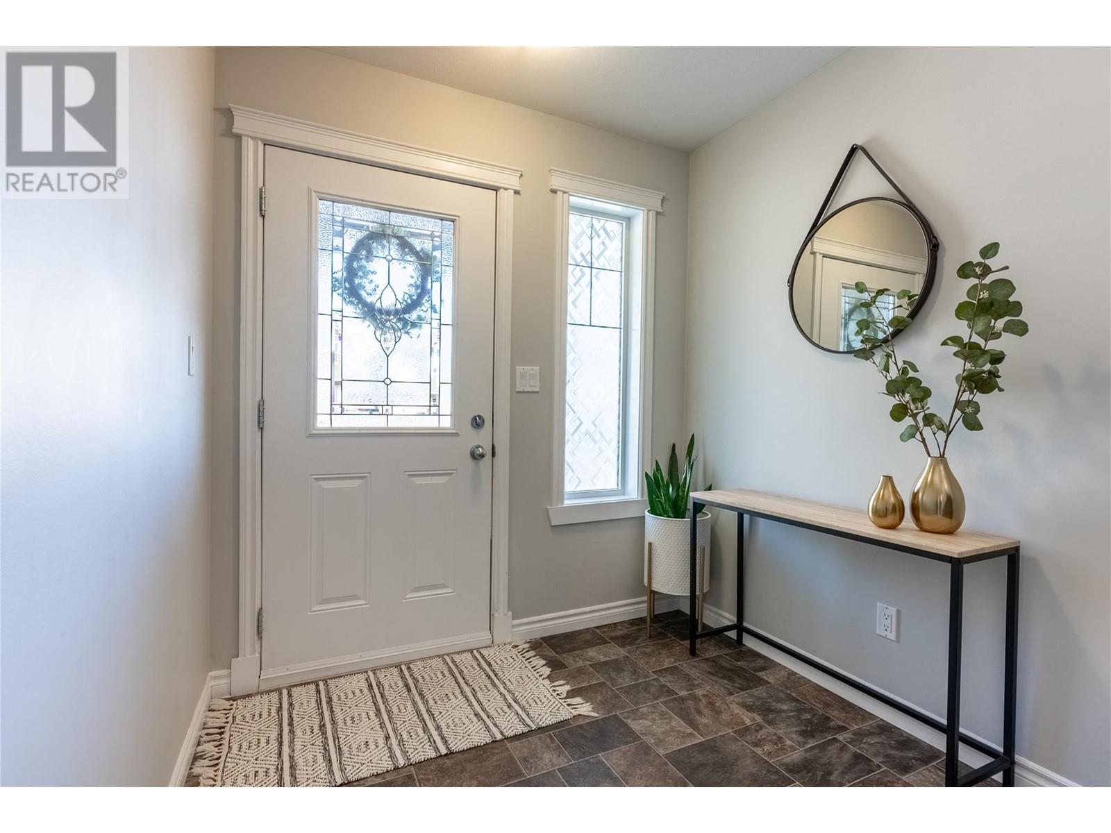Property at 1808 PRIMROSE Crescent image 2