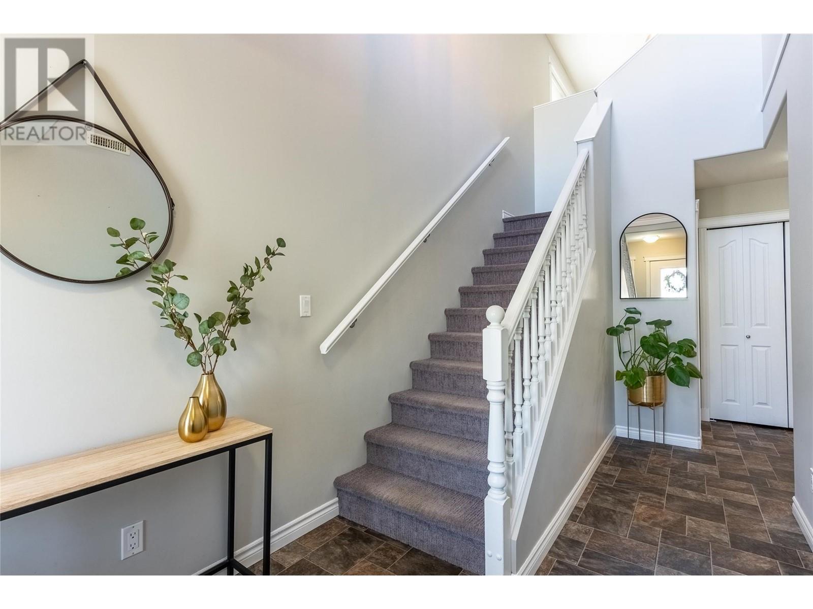 Property at 1808 PRIMROSE Crescent image 3
