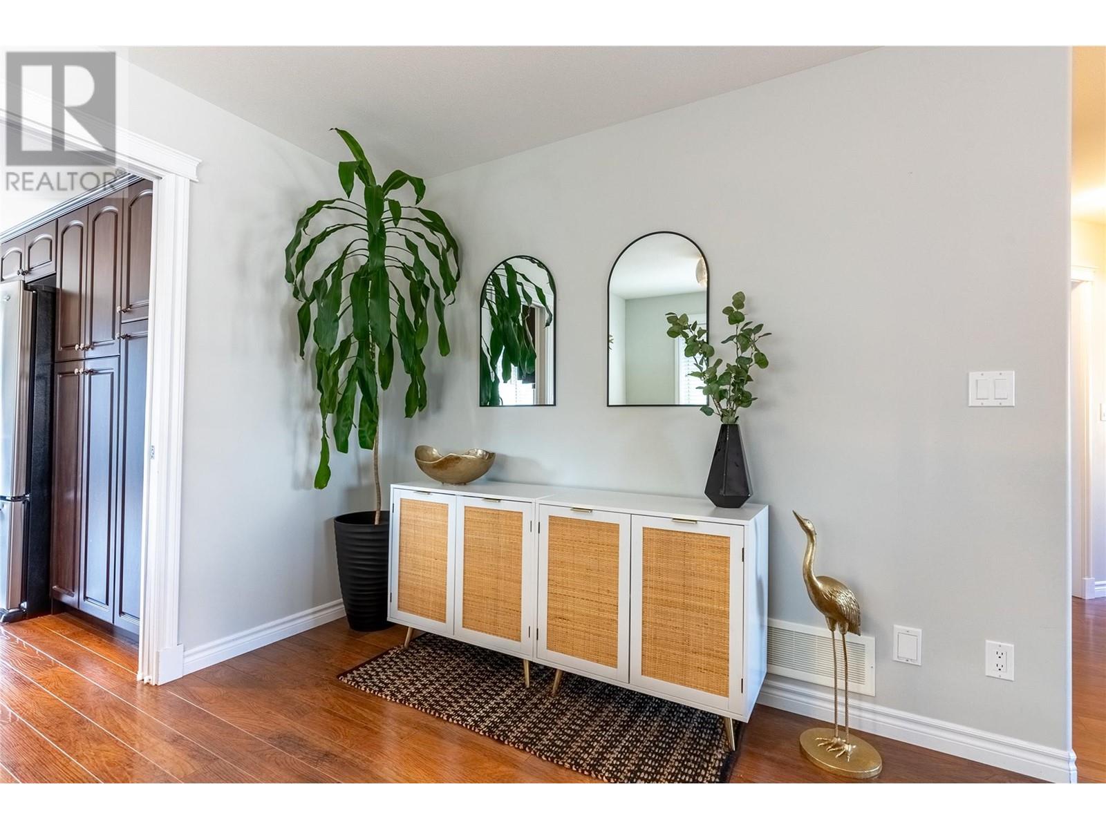 Property at 1808 PRIMROSE Crescent image 4