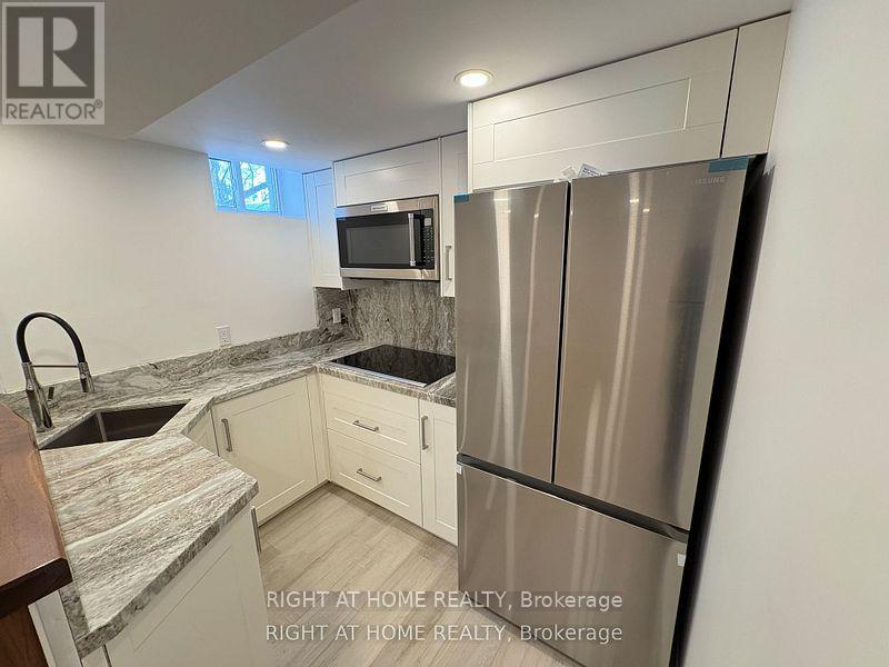 W/OUT BASEMENT - 35 TROUTBROOKE DRIVE, toronto (downsview-roding-cfb), Ontario