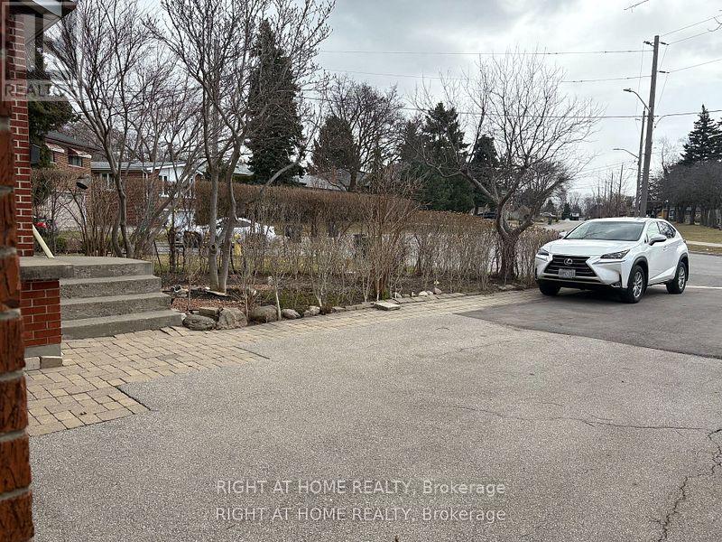 W/out Basement - 35 Troutbrooke Drive, Toronto (Downsview-Roding-Cfb), Ontario  M3M 1S6 - Photo 17 - W12125909