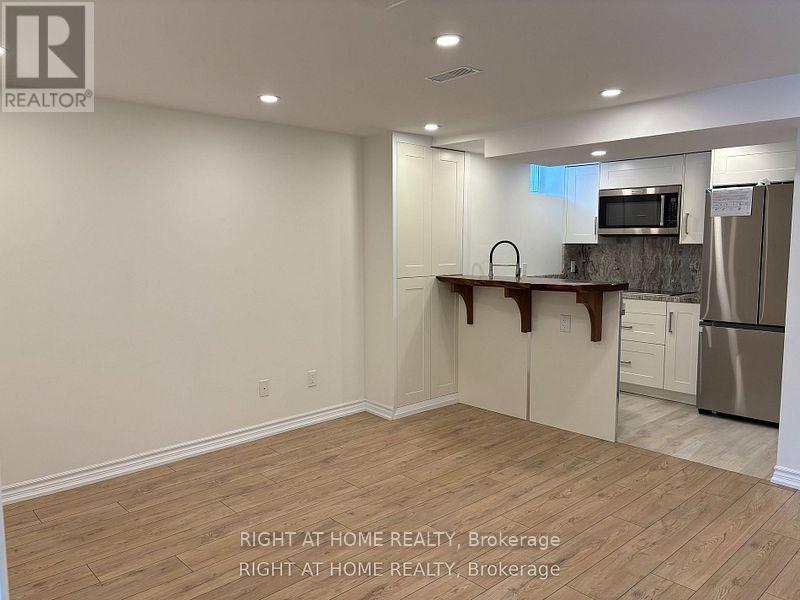 W/out Basement - 35 Troutbrooke Drive, Toronto (Downsview-Roding-Cfb), Ontario  M3M 1S6 - Photo 4 - W12125909