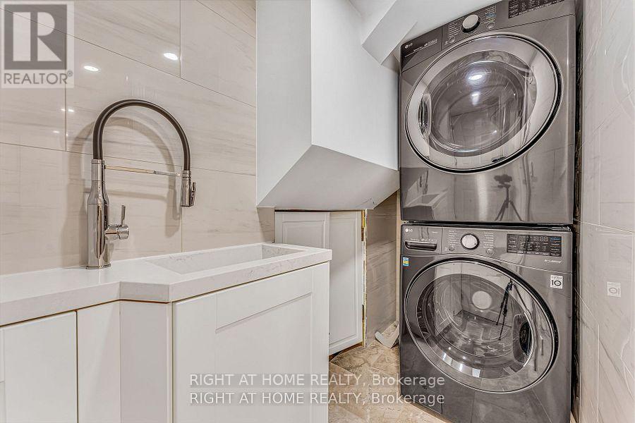 W/out Basement - 35 Troutbrooke Drive, Toronto (Downsview-Roding-Cfb), Ontario  M3M 1S6 - Photo 7 - W12125909