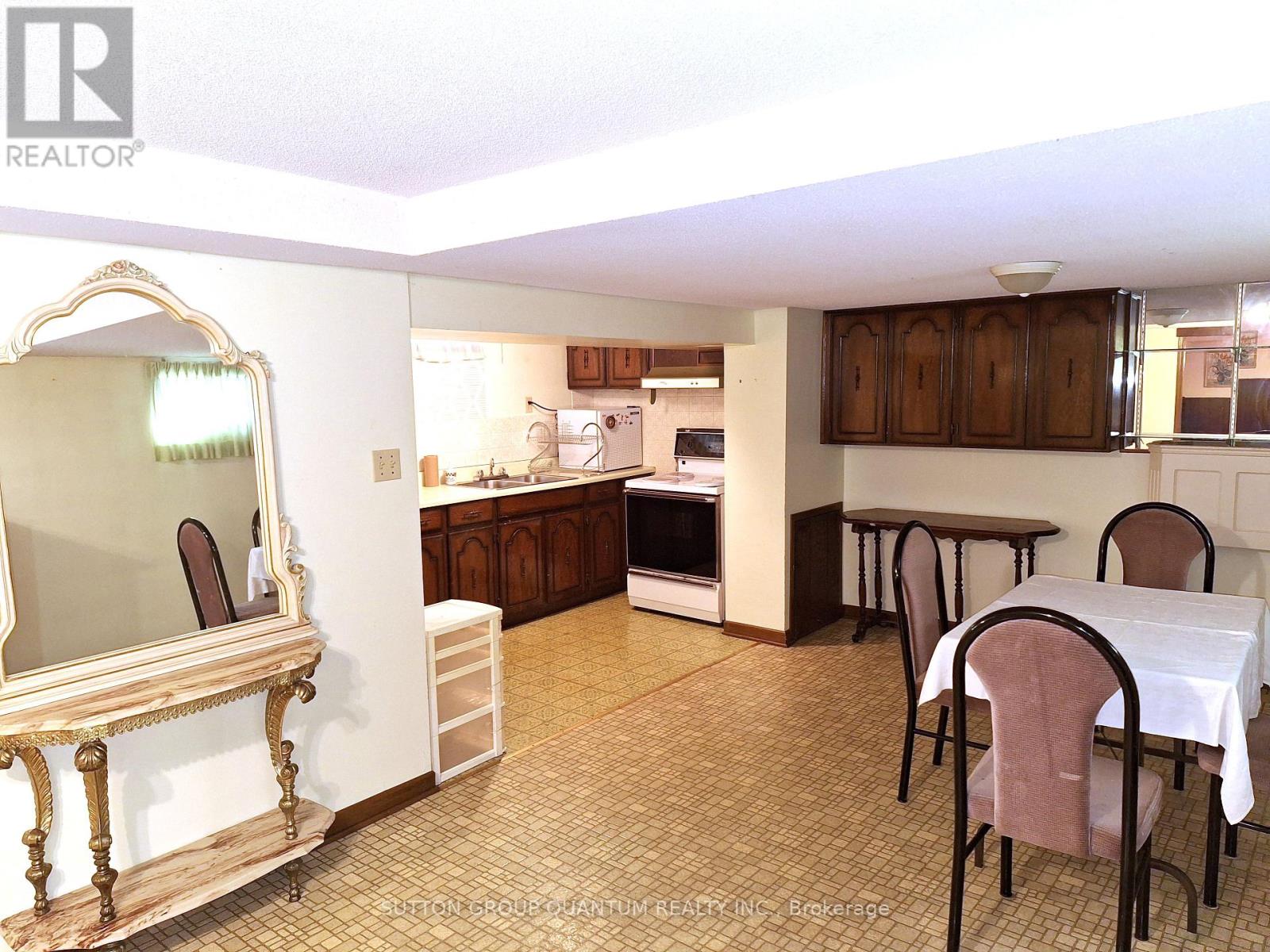 21 Drury Crescent, St. Catharines, Ontario  L2M 6B5 - Photo 24 - X12042347