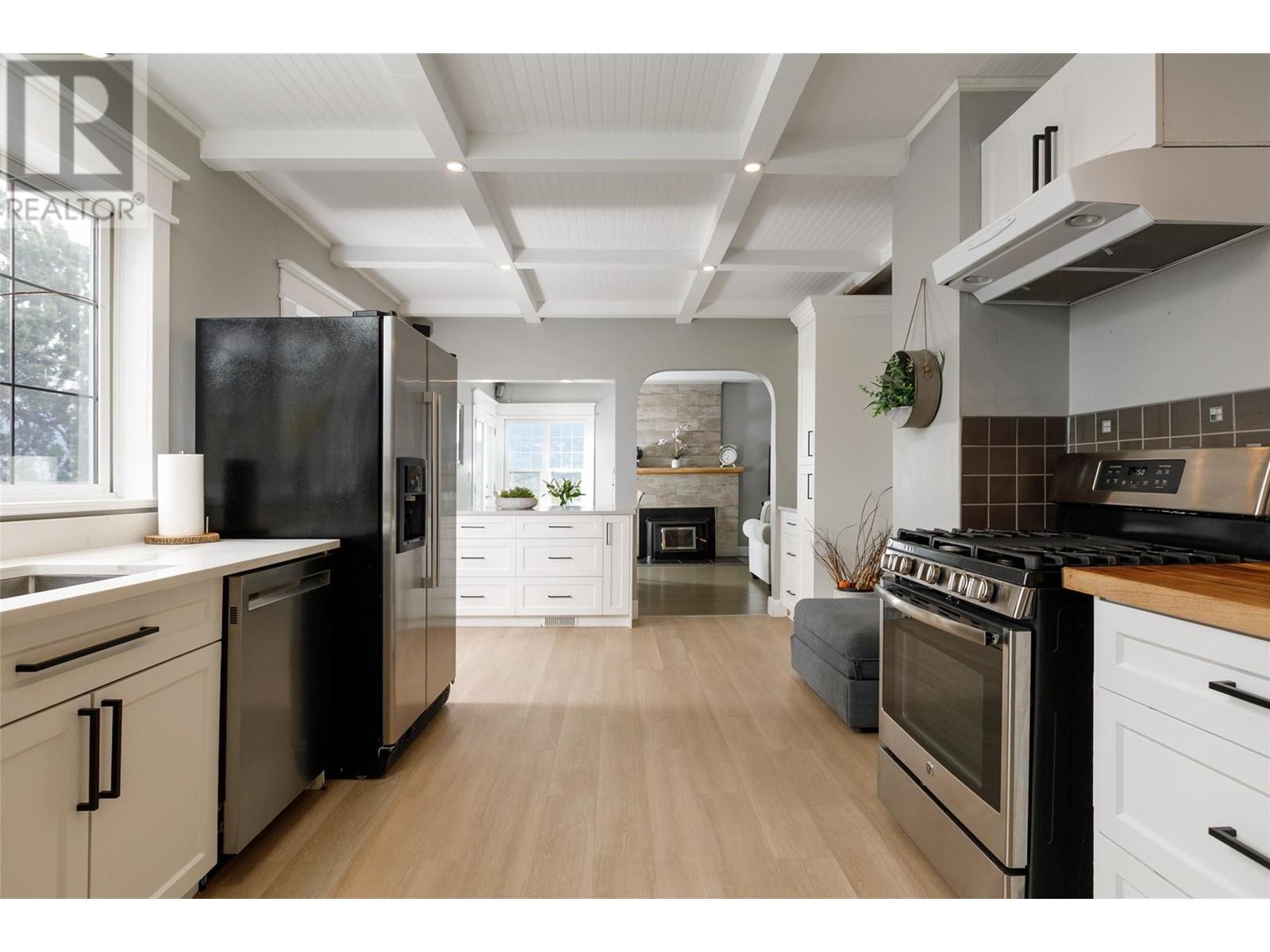 Property at 145 Upper Bench Road N image 3