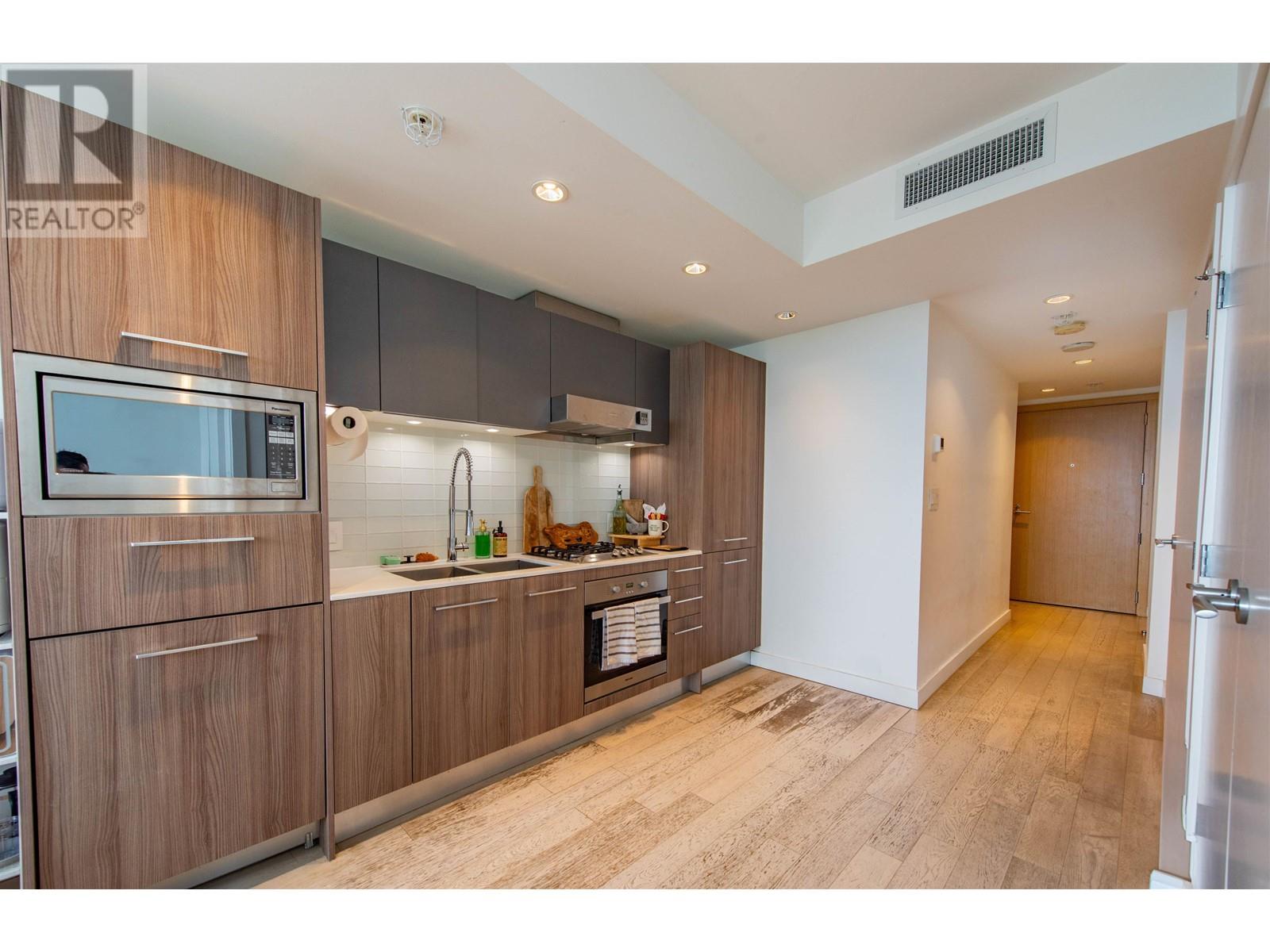 Property at 1703 2220 KINGSWAY image 4