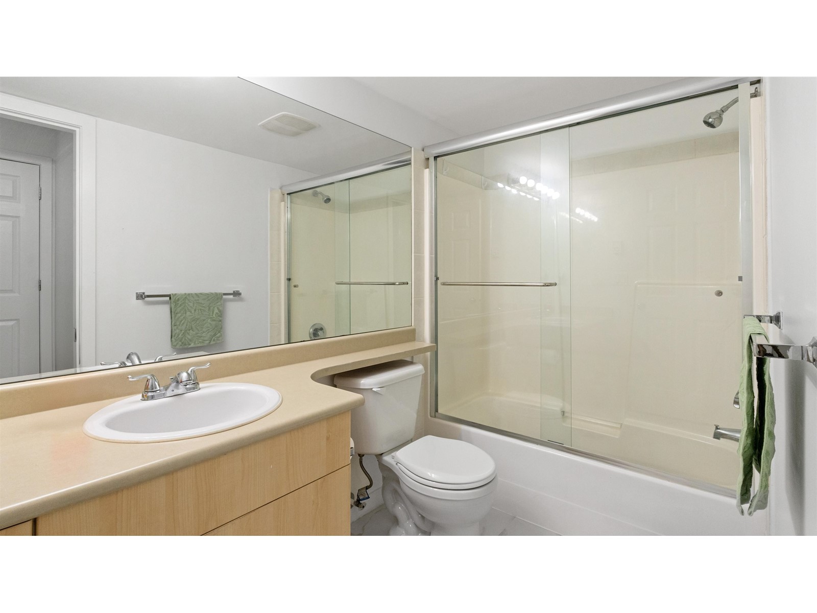 301 12083 92a Avenue, Surrey, British Columbia  V3V 8C8 - Photo 24 - R2998340