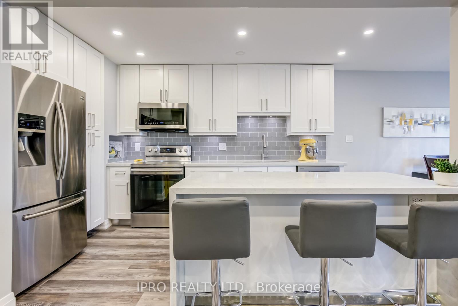 20 - 260 Avenue Road, Richmond Hill, Ontario  L4C 5G6 - Photo 10 - N12125929