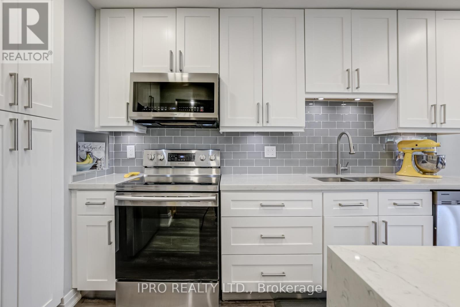 20 - 260 Avenue Road, Richmond Hill, Ontario  L4C 5G6 - Photo 13 - N12125929