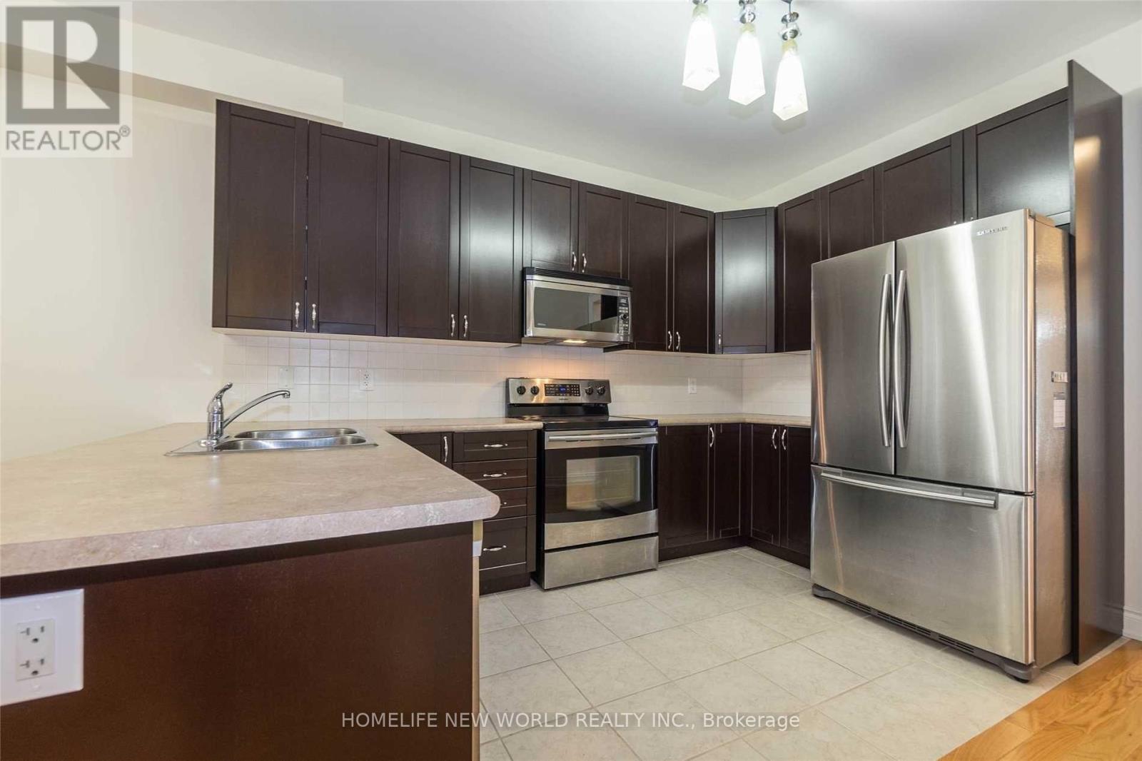 18 Danpatrick Drive, Richmond Hill, Ontario  L4S 2S7 - Photo 4 - N12125940