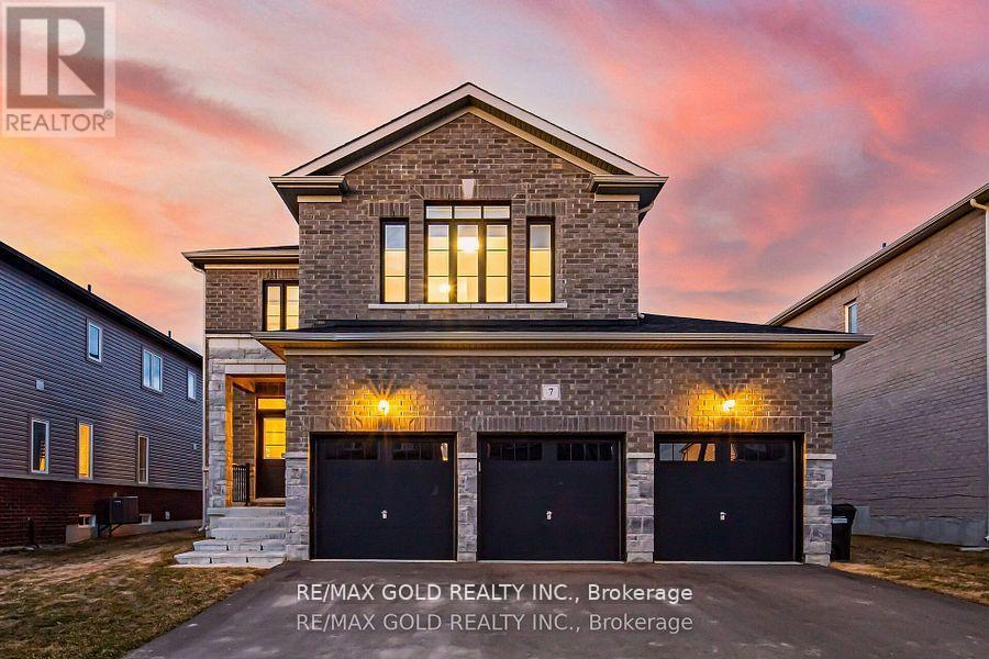 7 Middleton Drive, Wasaga Beach, Ontario  L9Z 0L1 - Photo 2 - S12125975