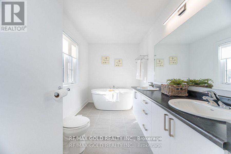 7 Middleton Drive, Wasaga Beach, Ontario  L9Z 0L1 - Photo 25 - S12125975