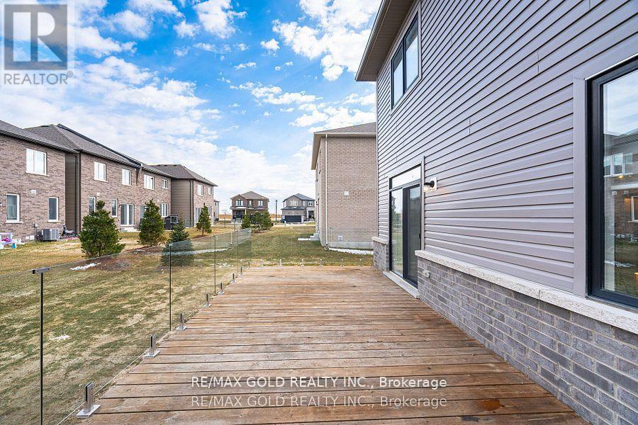 7 Middleton Drive, Wasaga Beach, Ontario  L9Z 0L1 - Photo 38 - S12125975