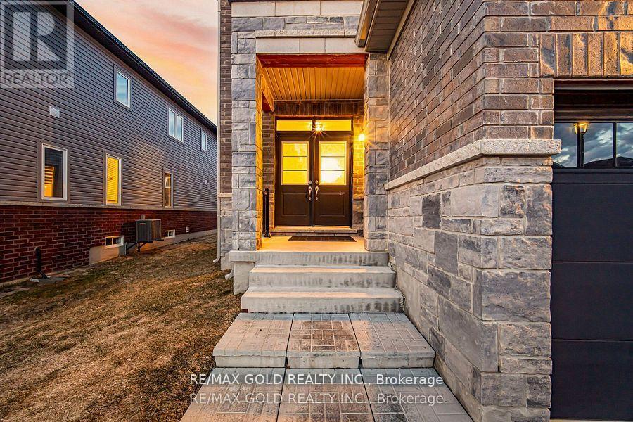 7 Middleton Drive, Wasaga Beach, Ontario  L9Z 0L1 - Photo 5 - S12125975