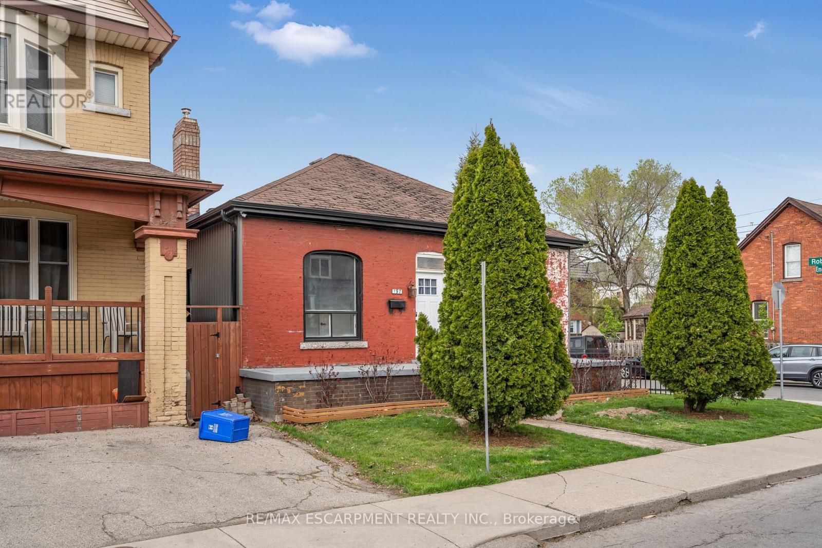 197 Emerald Street N, Hamilton, Ontario  L8L 5K9 - Photo 3 - X12125946